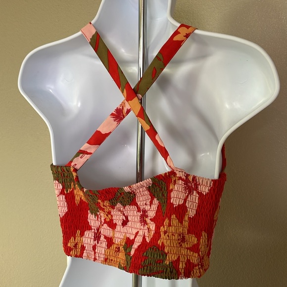 Scrunch back tank top with cross cross straps - Picture 3 of 5